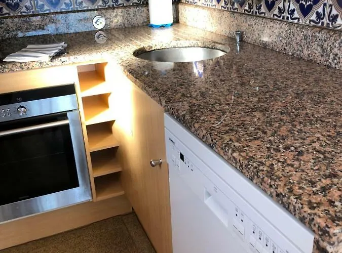 H&h Seaview Apartment Luz