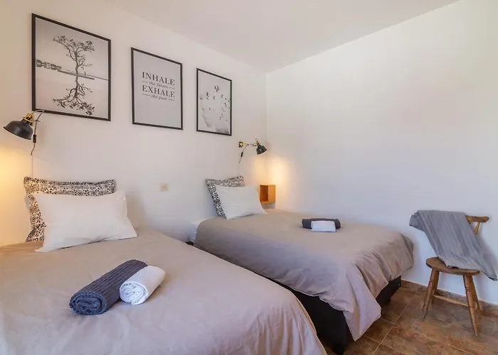 H&h Seaview Apartment Luz